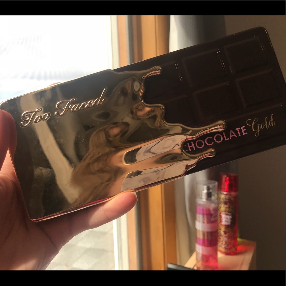 Too faced chocolate gold eyeshadow! Used once